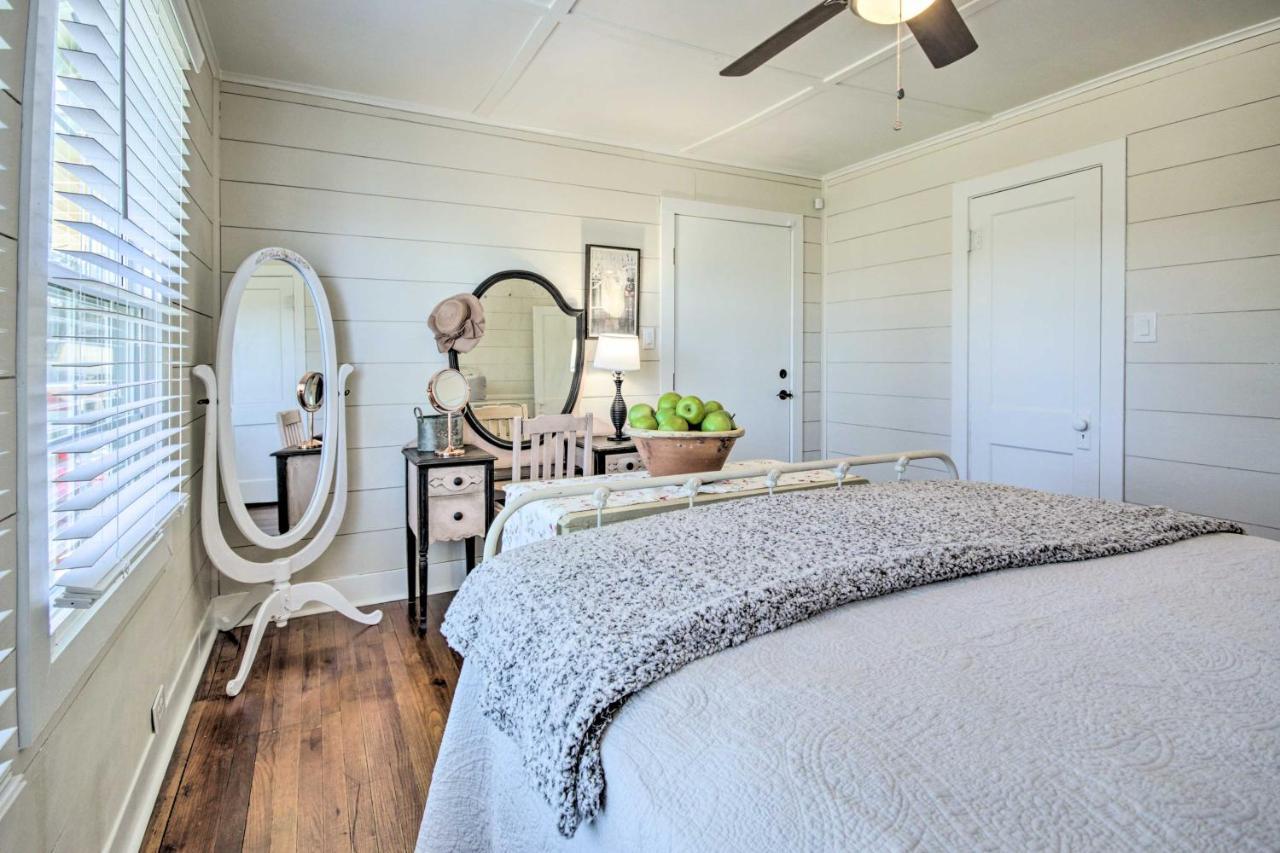 Charming Country Cottage, Walk To Main Street! Tomball Εξωτερικό φωτογραφία
