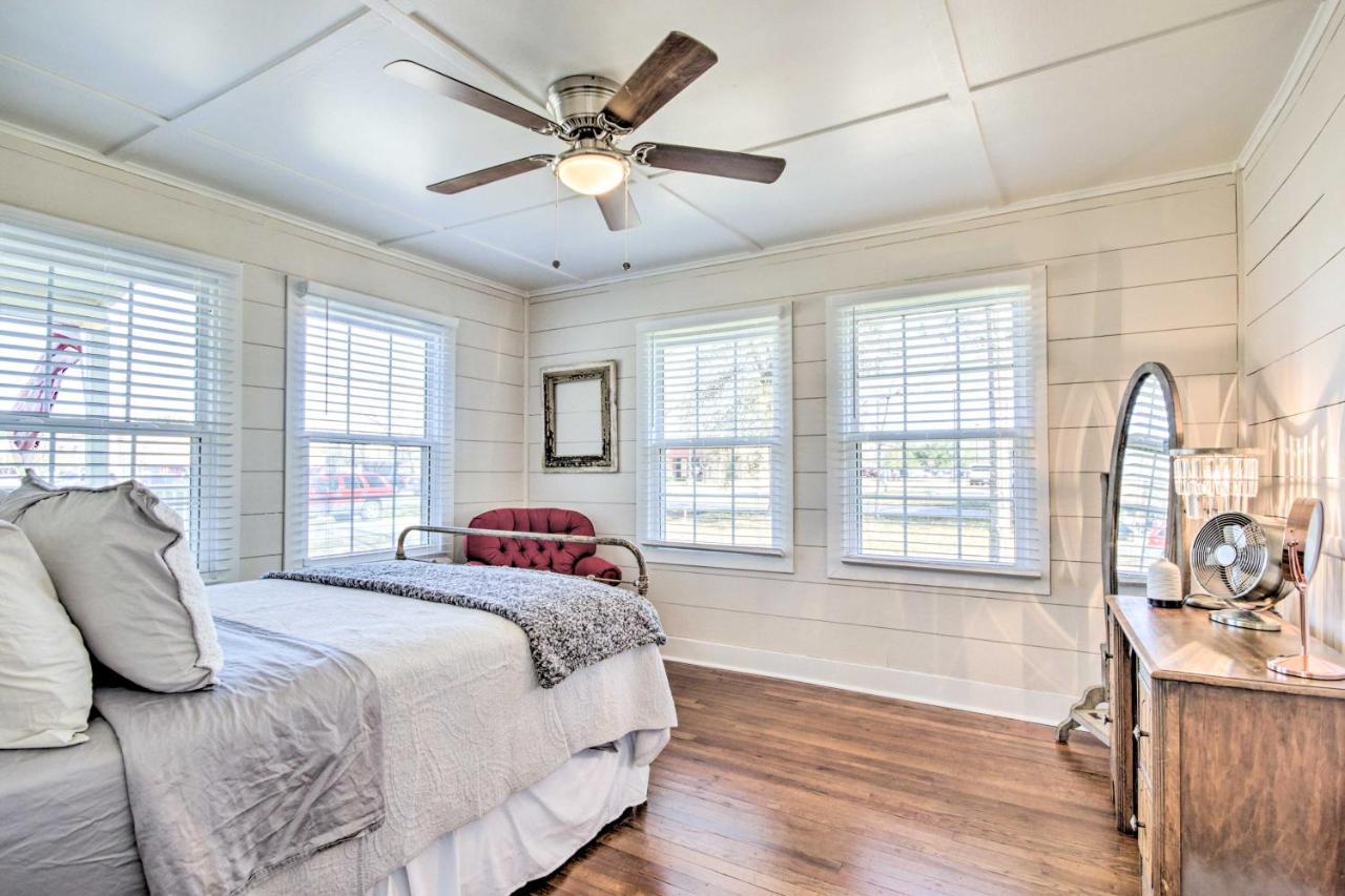 Charming Country Cottage, Walk To Main Street! Tomball Εξωτερικό φωτογραφία